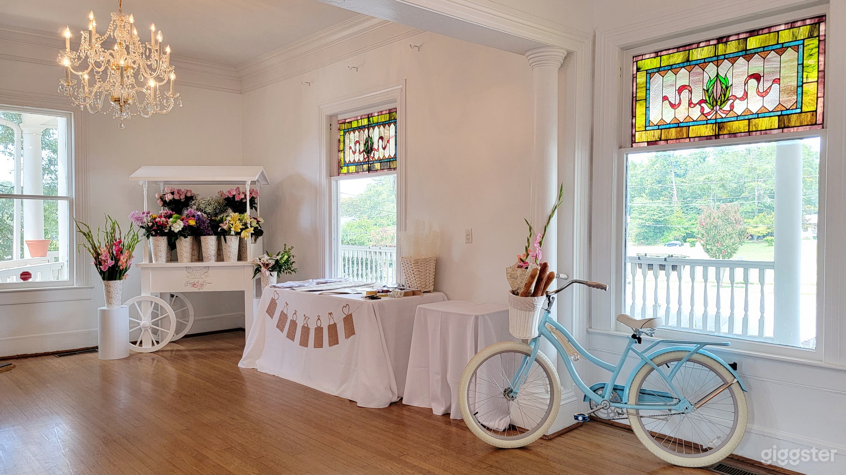 Intimate, Elegant Venue on Main Street Photo 4