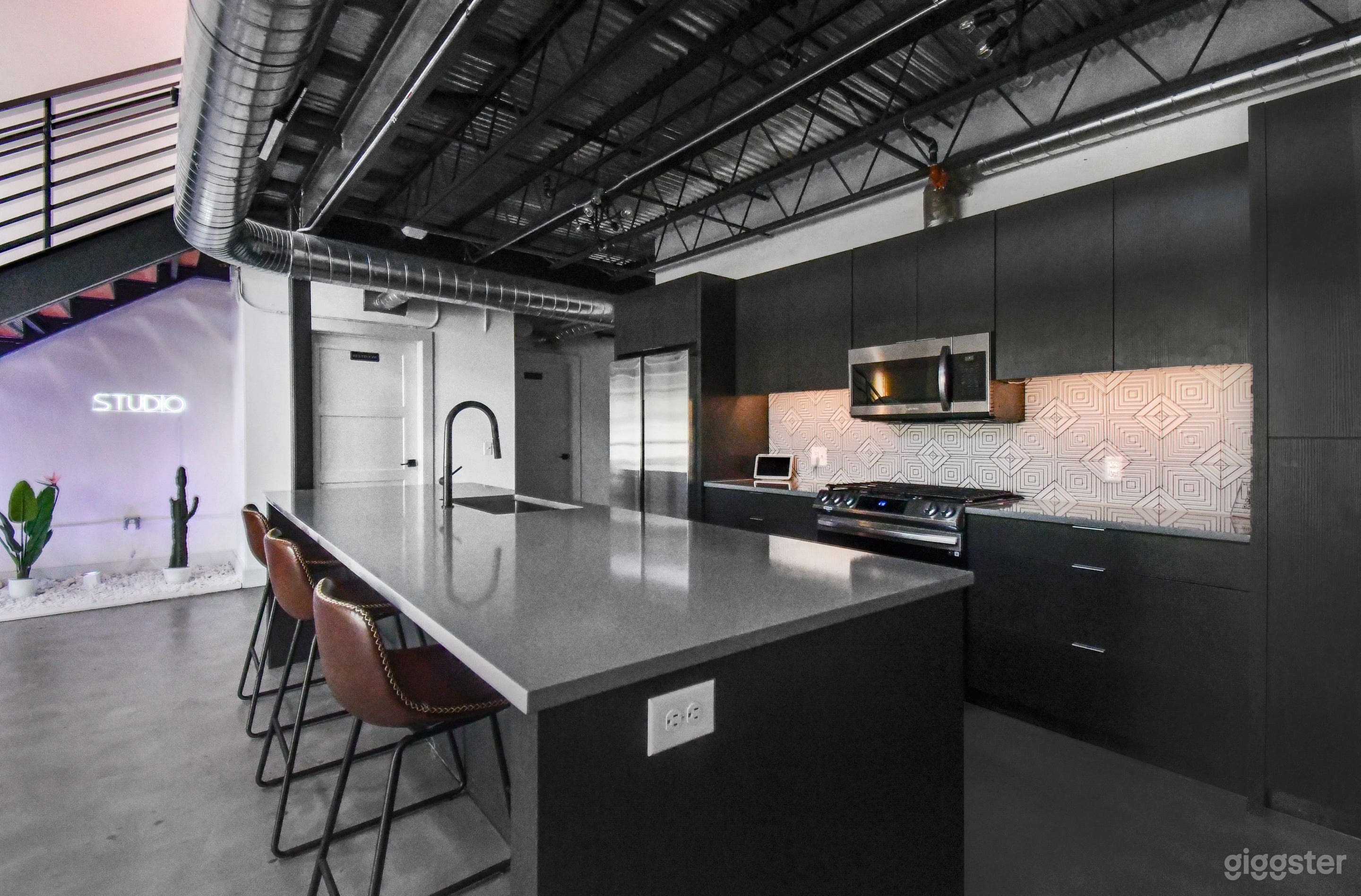 DIY Podcast Studio for Professional Audio & Video Production Photo 4