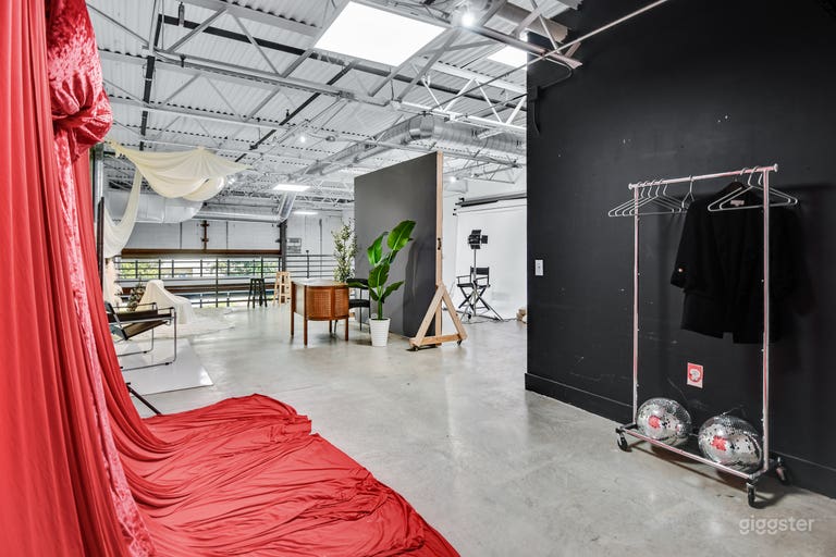  Modern Podcast Studio with Live Technician in San Antonio 