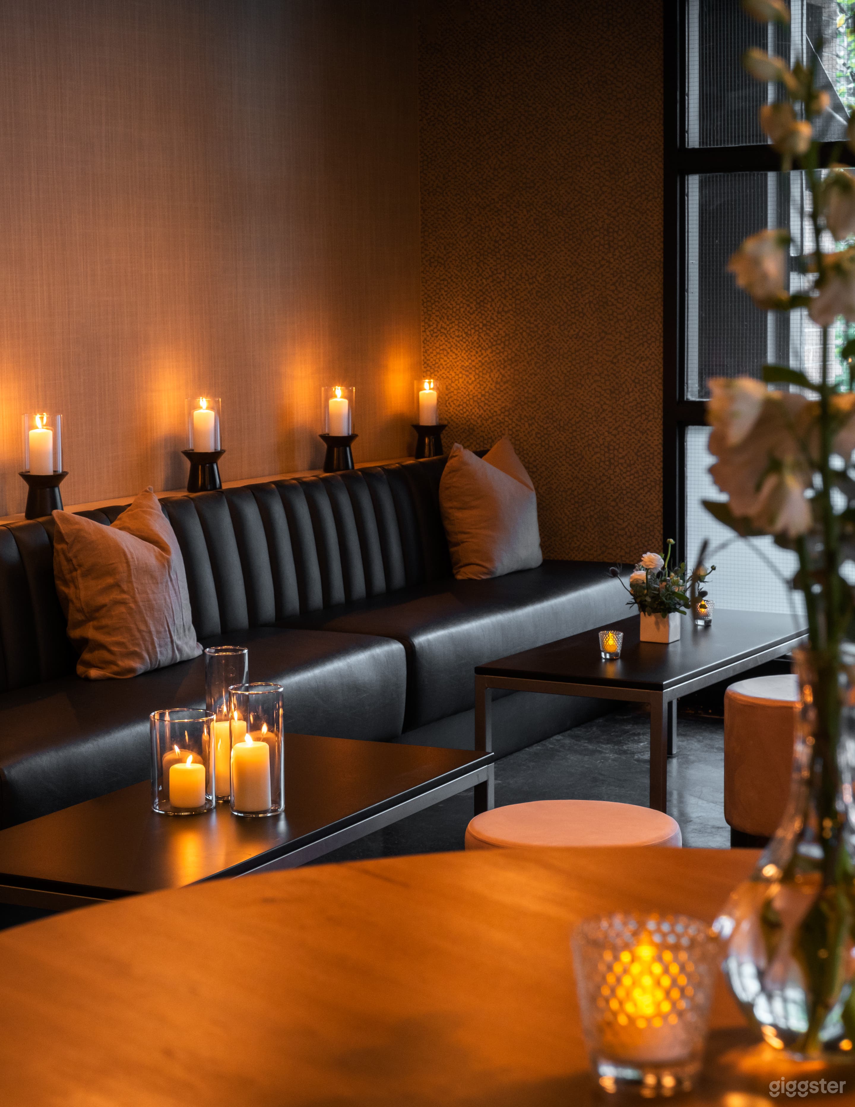 CLASSIC &amp; SLEEK HIDEAWAY Photo 2