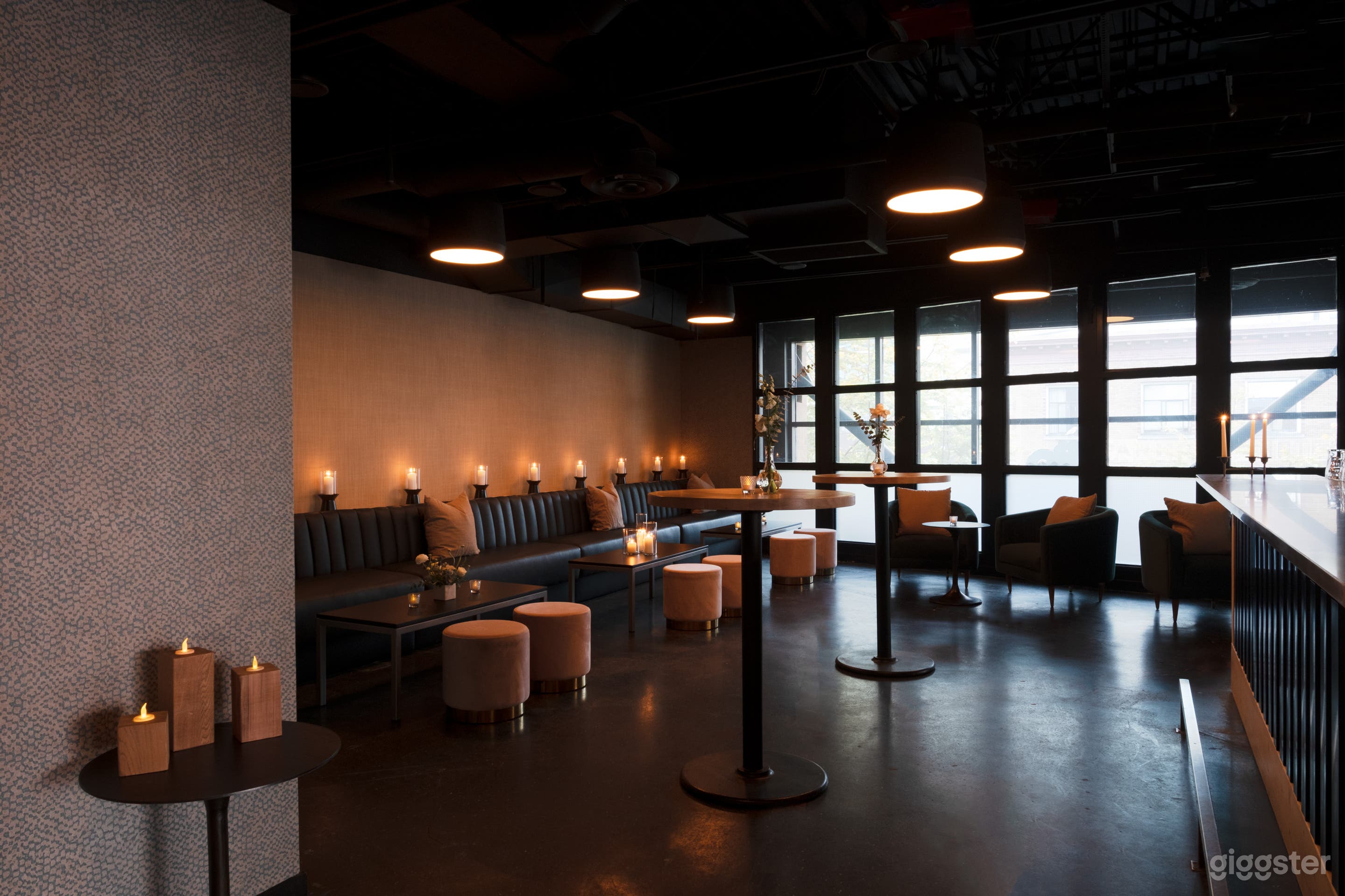 CLASSIC &amp; SLEEK HIDEAWAY Photo 4