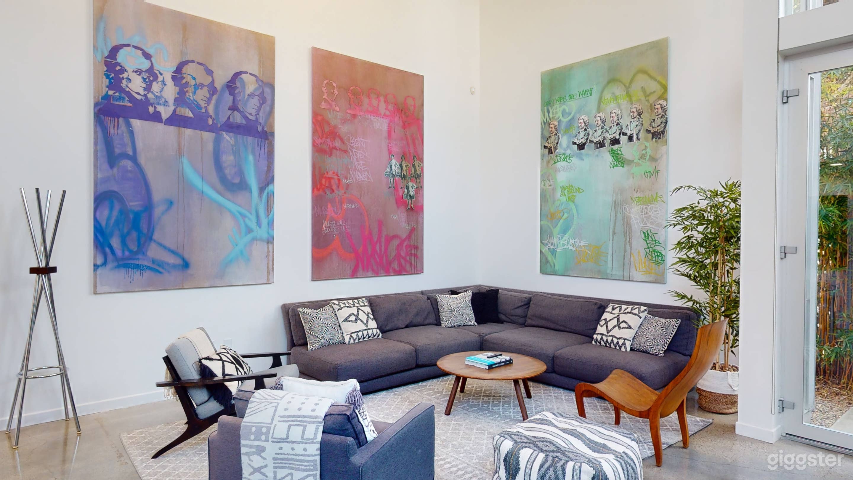 Hip Modern Architectural Loft Home By The Beach Photo 2