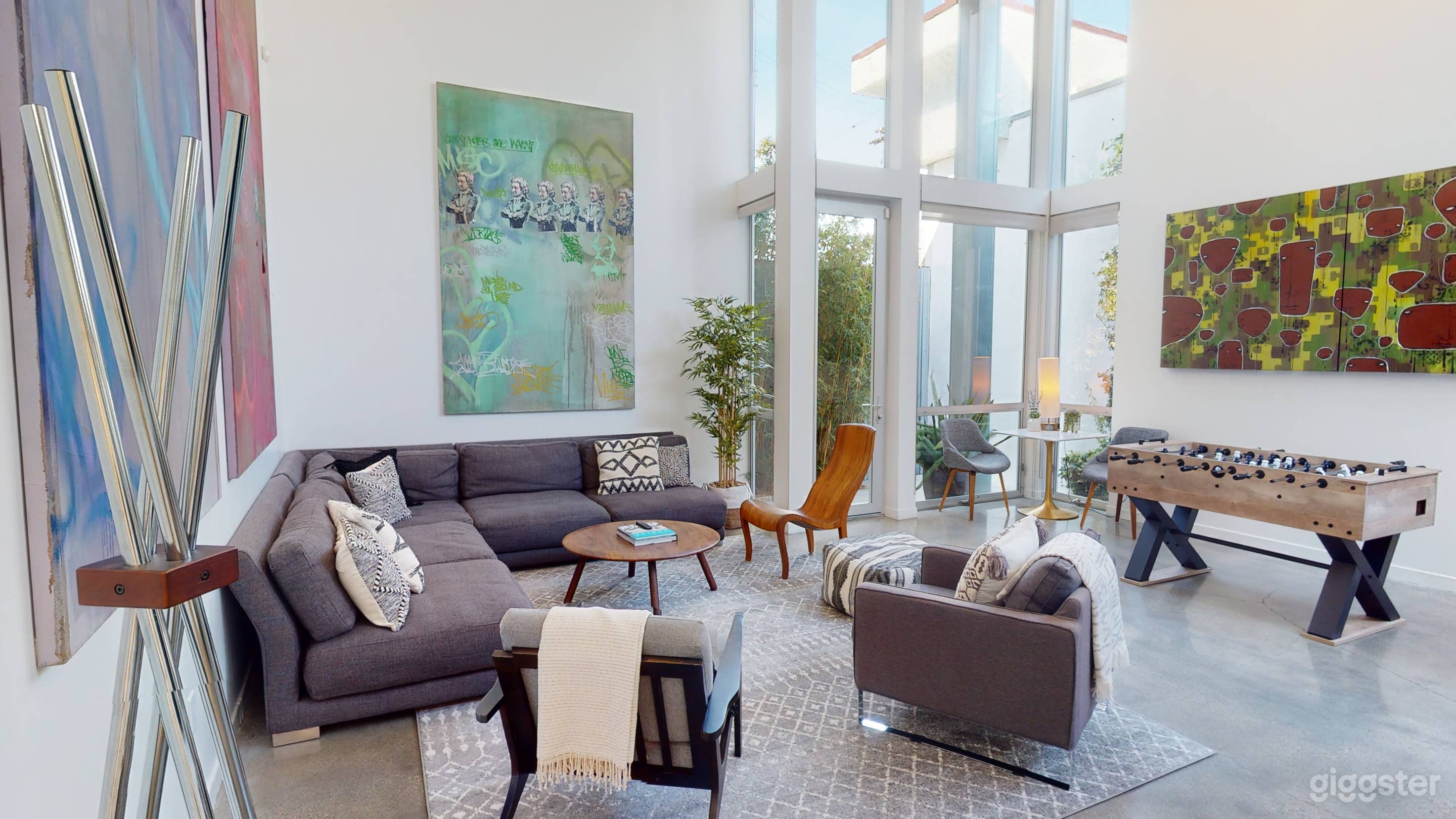 Hip Modern Architectural Loft Home By The Beach Photo 3