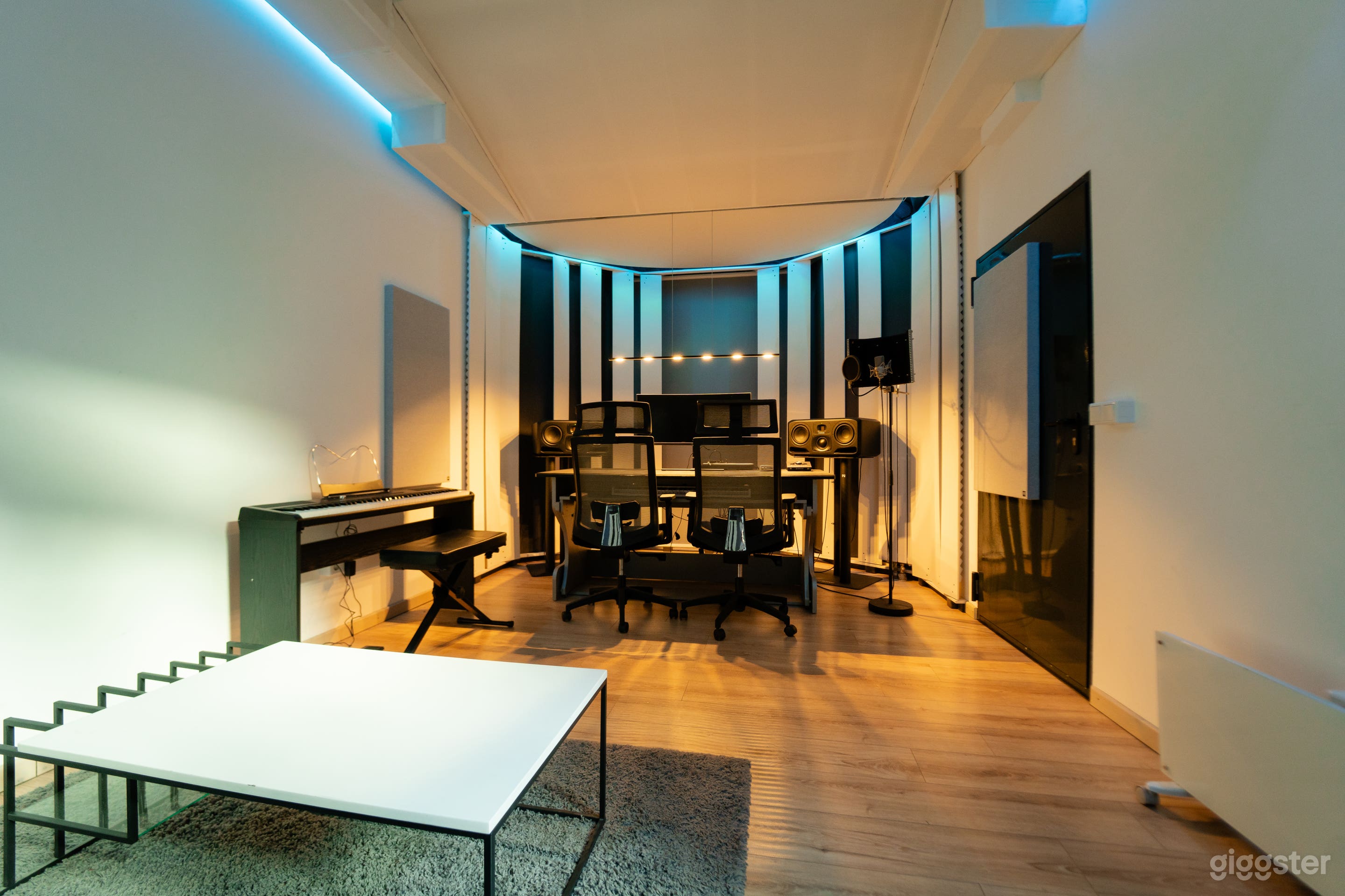 Professional Sound & Recording Studios in Central Berlin Photo 4