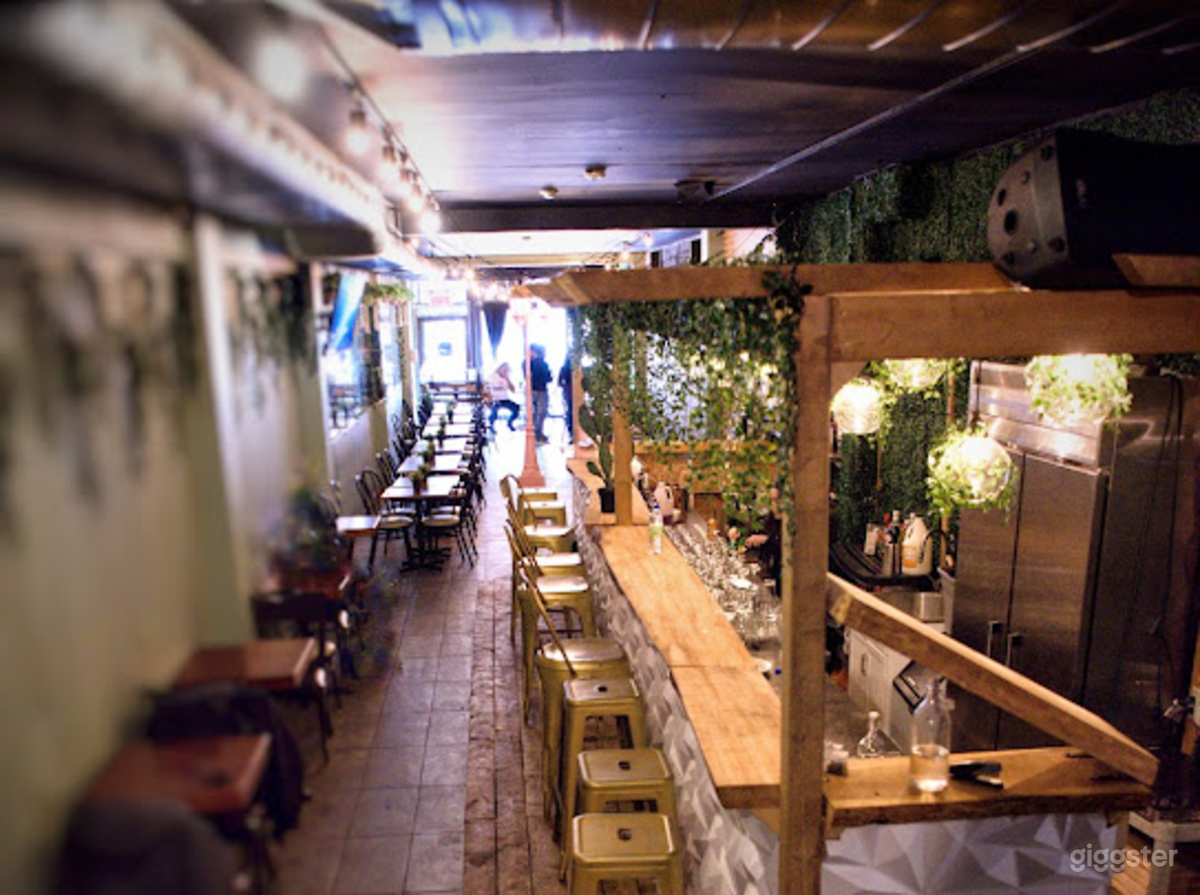 Beautiful &amp; Trendy restaurant  Photo 2