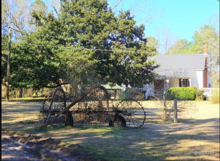 1913 FARMHOUSE Photo 3