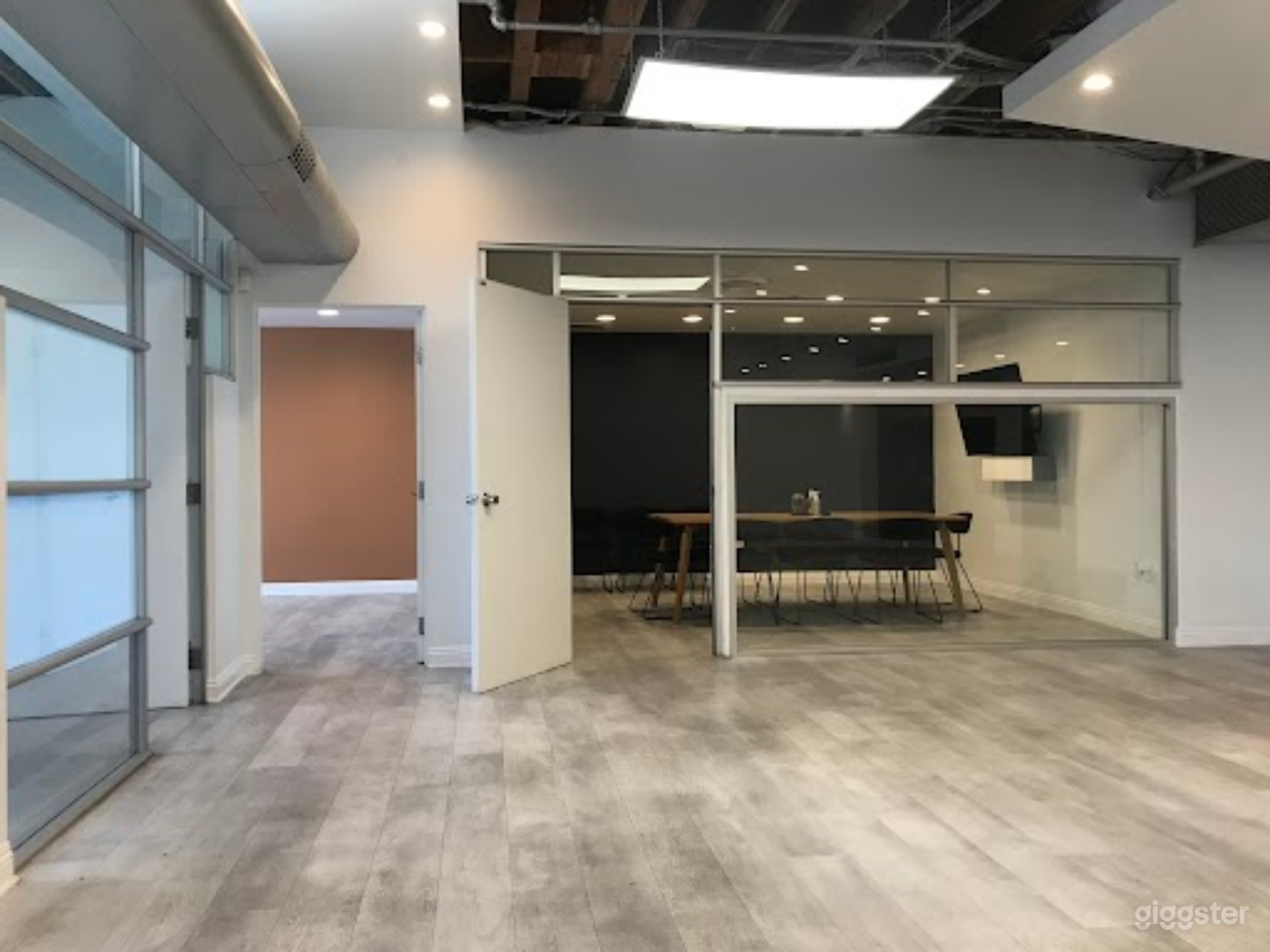 Creative Office for Filming, Photoshoots &amp; Events Photo 3