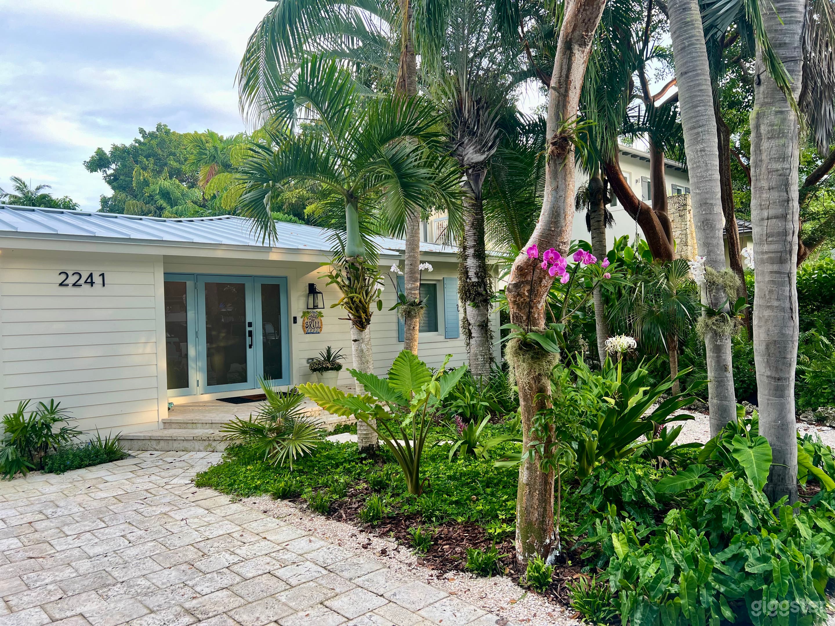Beautiful Coconut Grove Cottage with Huge Patio Photo 4