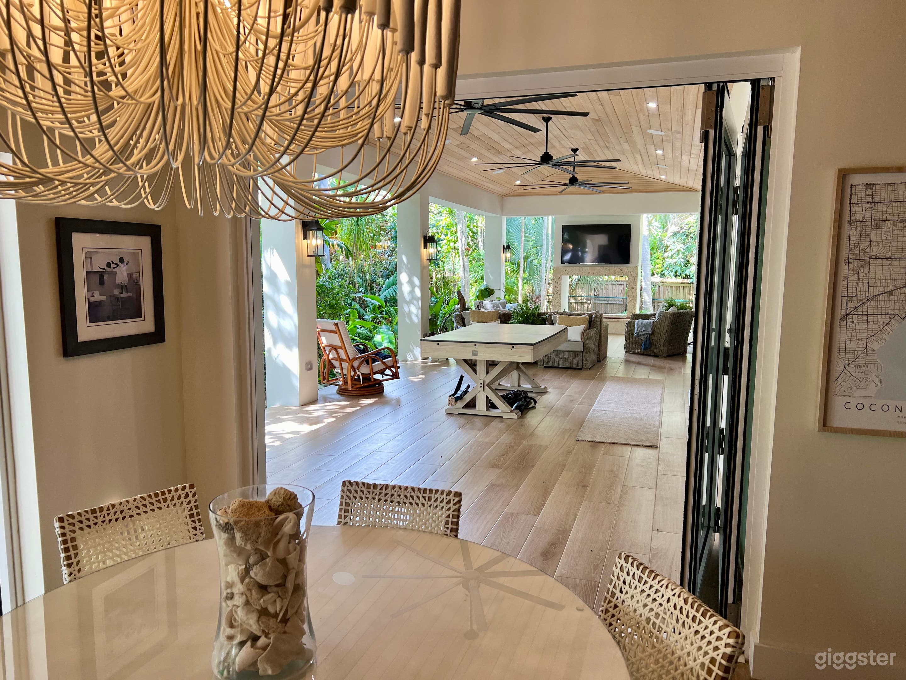 Beautiful Coconut Grove Cottage with Huge Patio Photo 3