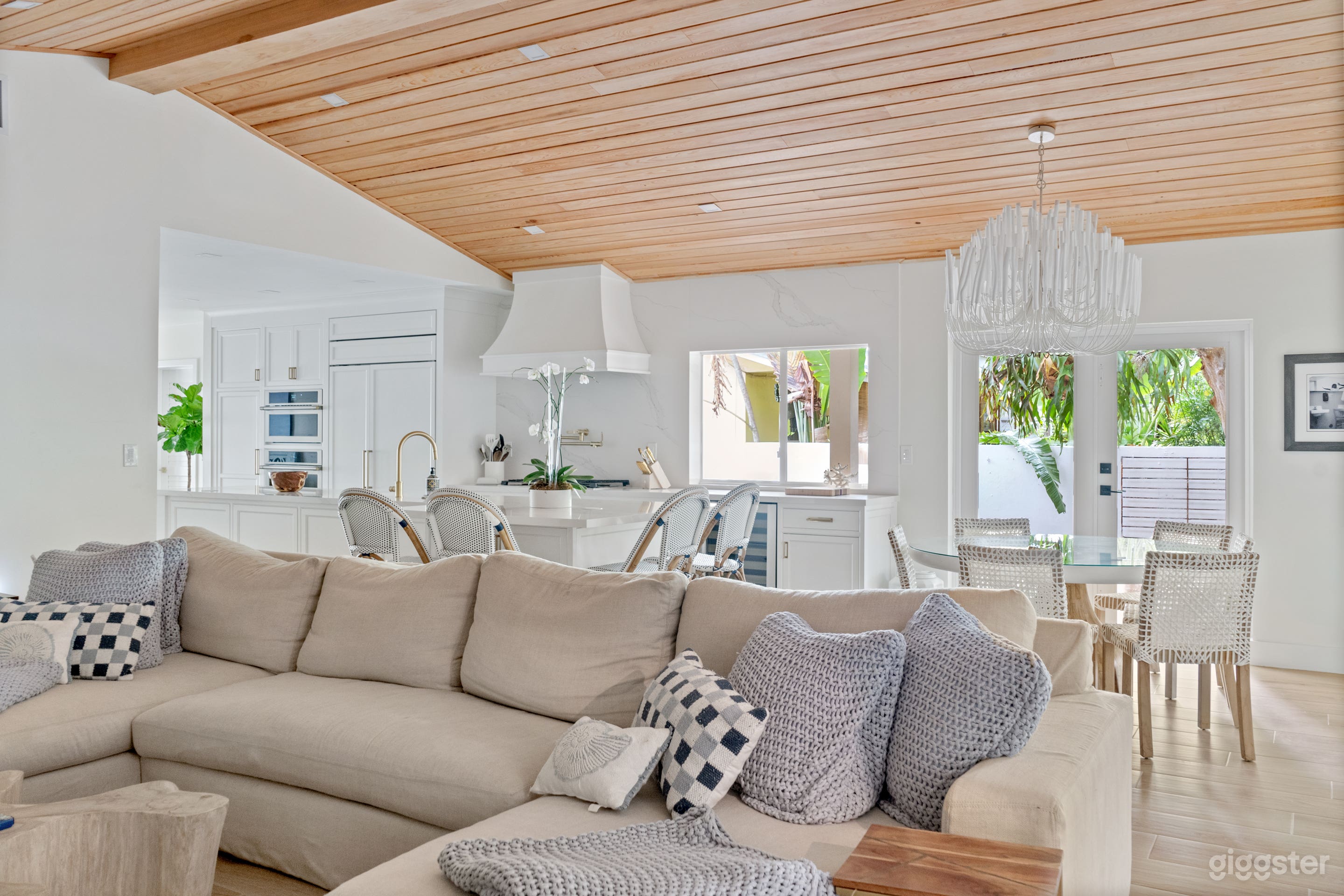 Beautiful Coconut Grove Cottage with Huge Patio Photo 1