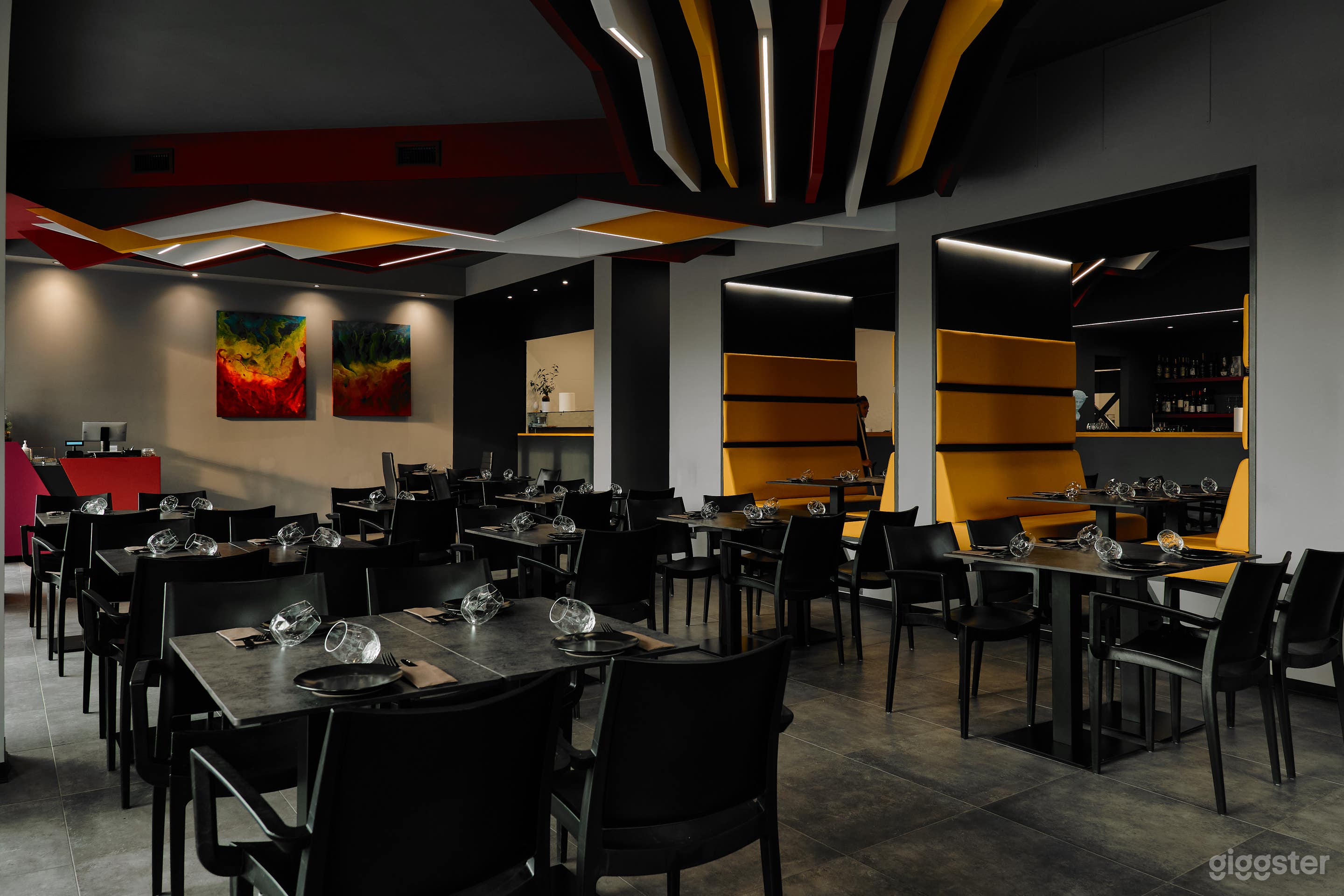 Foto di Ristorante di design moderno, ideale per eventi e produzioni 2