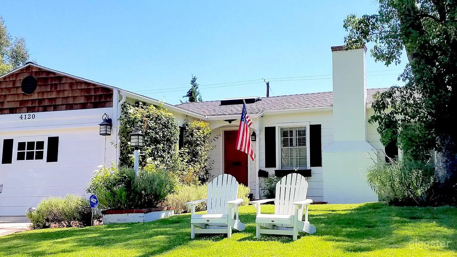 Traditional charming home in prime Studio City Photo 1