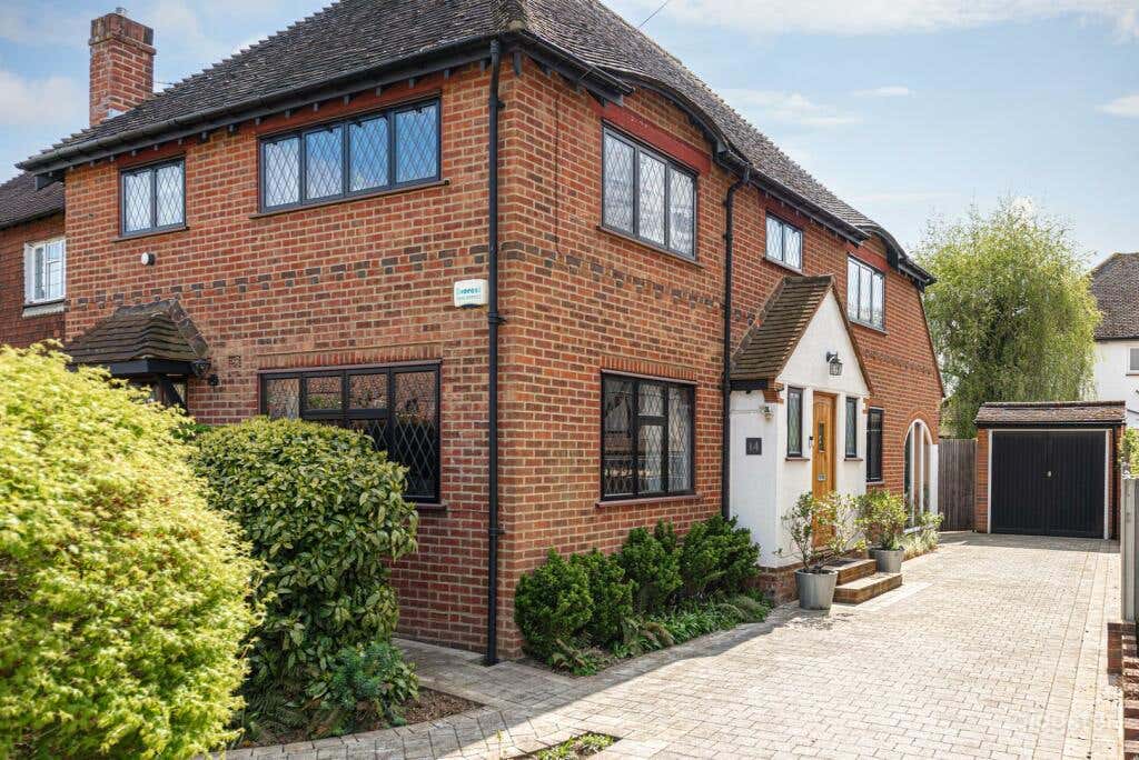 Detached Family House Photo 3