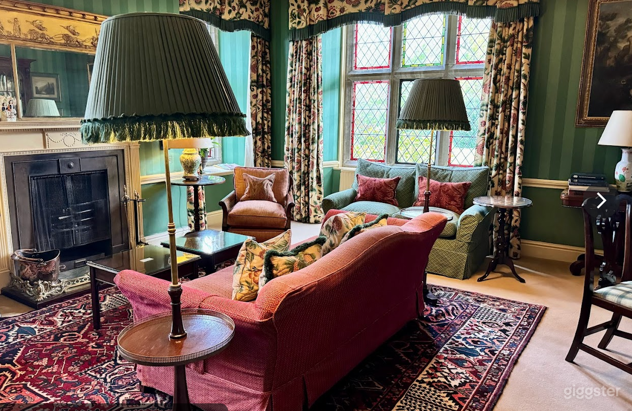 Library Room for Informal Meetings Photo 3