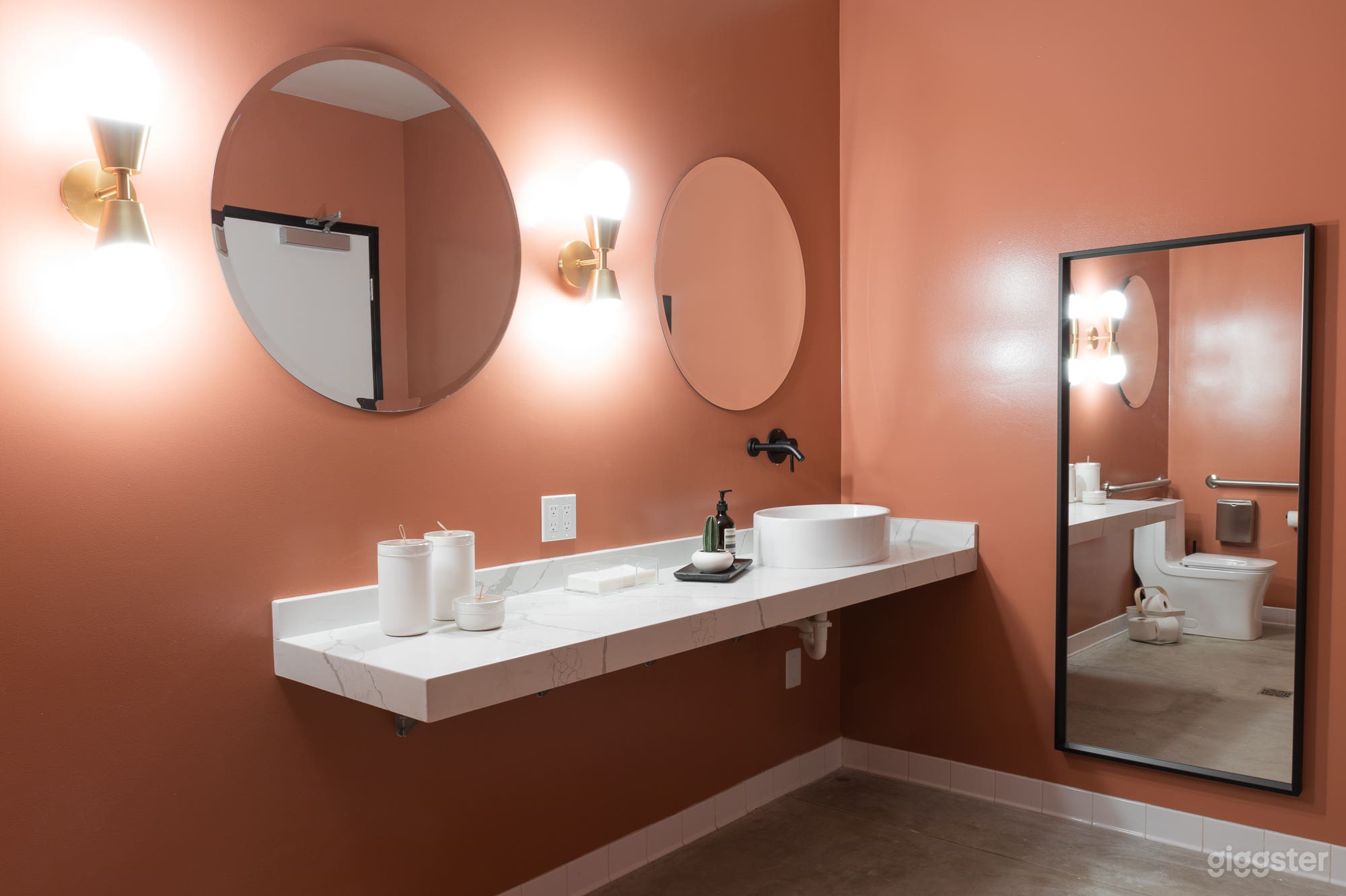 Arts District Photo Studio + Events  Photo 3