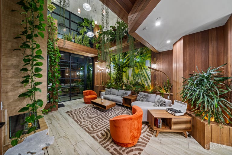  SUNLIT VENICE CINEMATIC ROOFTOP W/ POOL 