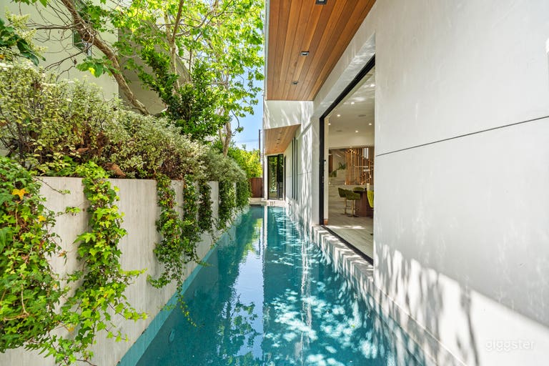  SUNLIT VENICE CINEMATIC ROOFTOP W/ POOL 