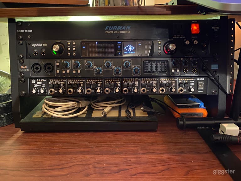  18 channels available for tracking.
10 Universal Audio
8 Presonus 