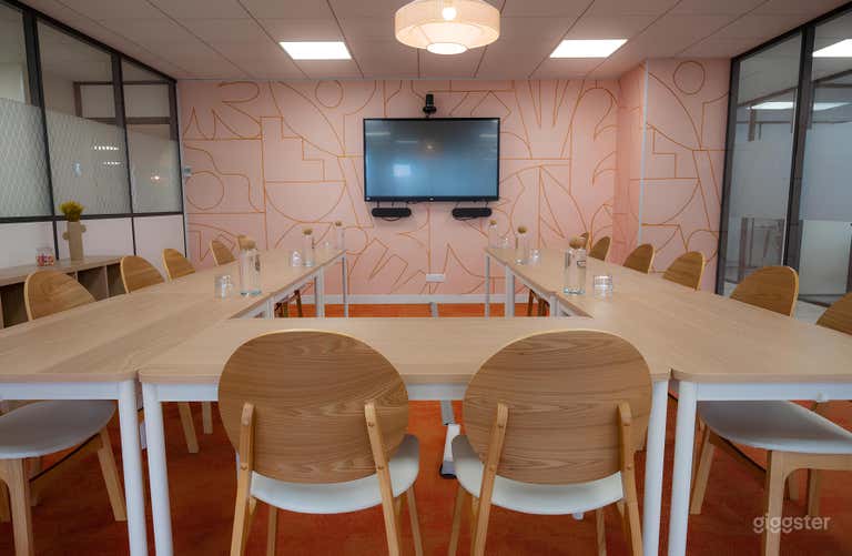  Salle de formation et de réunion pour 16 personnes 