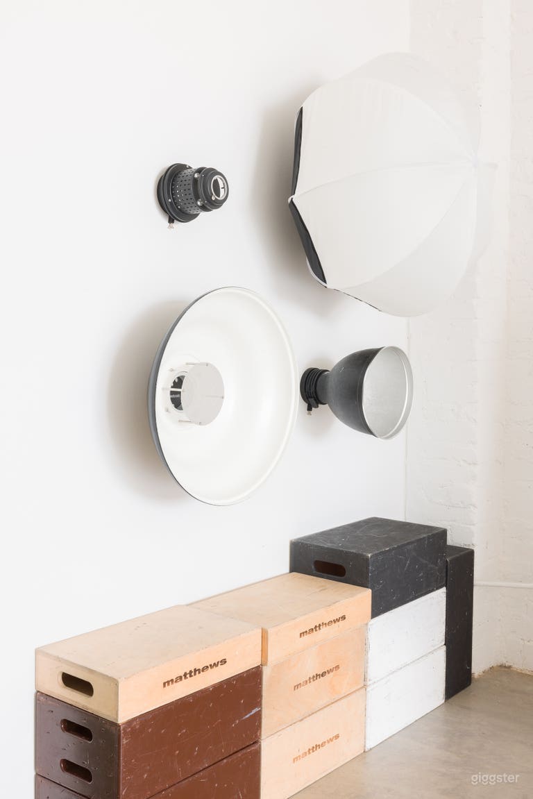  Natural Light White Brick Photo Studio | Dallas Loft 