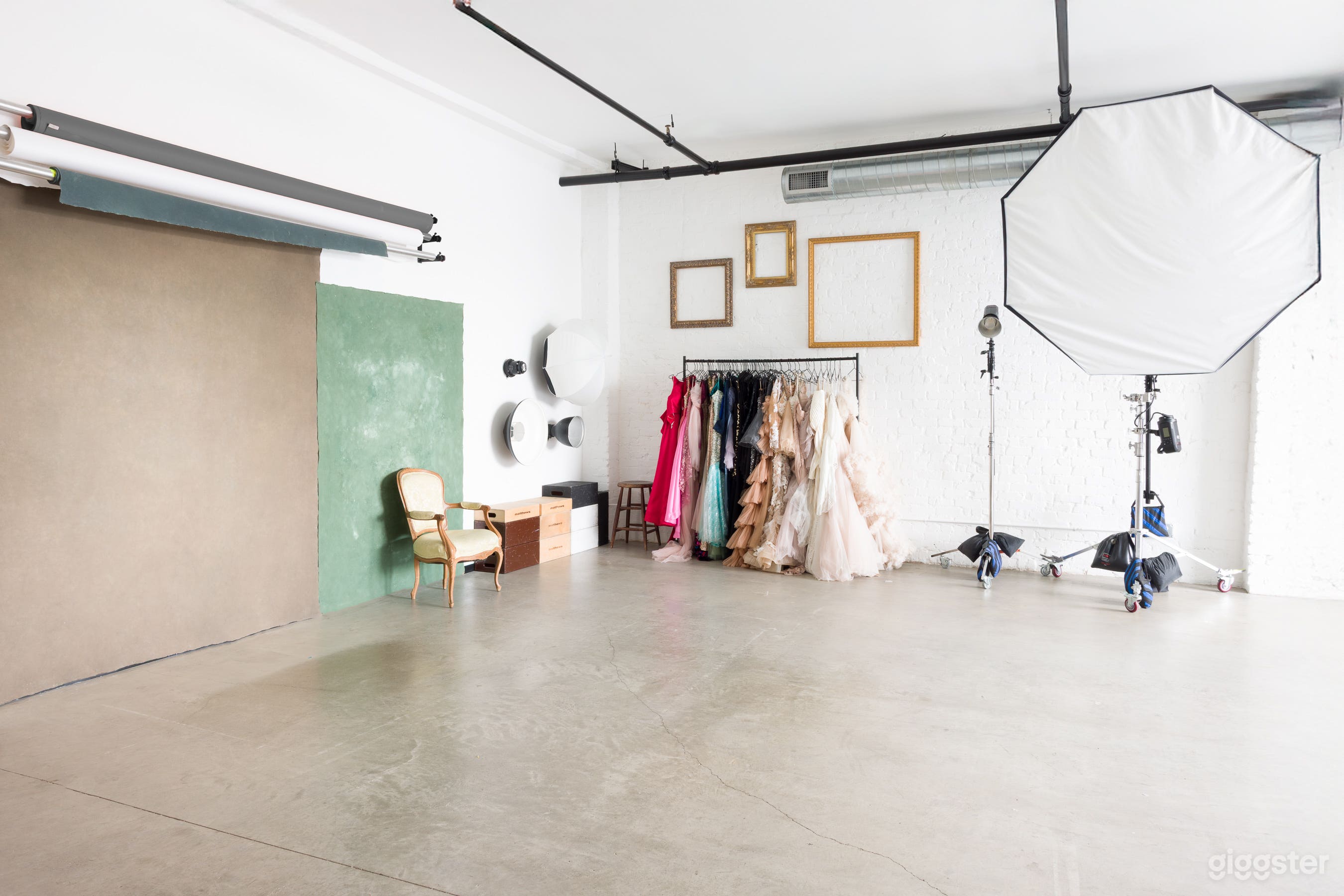 Natural Light White Brick Photo Studio | Dallas Loft Photo 2