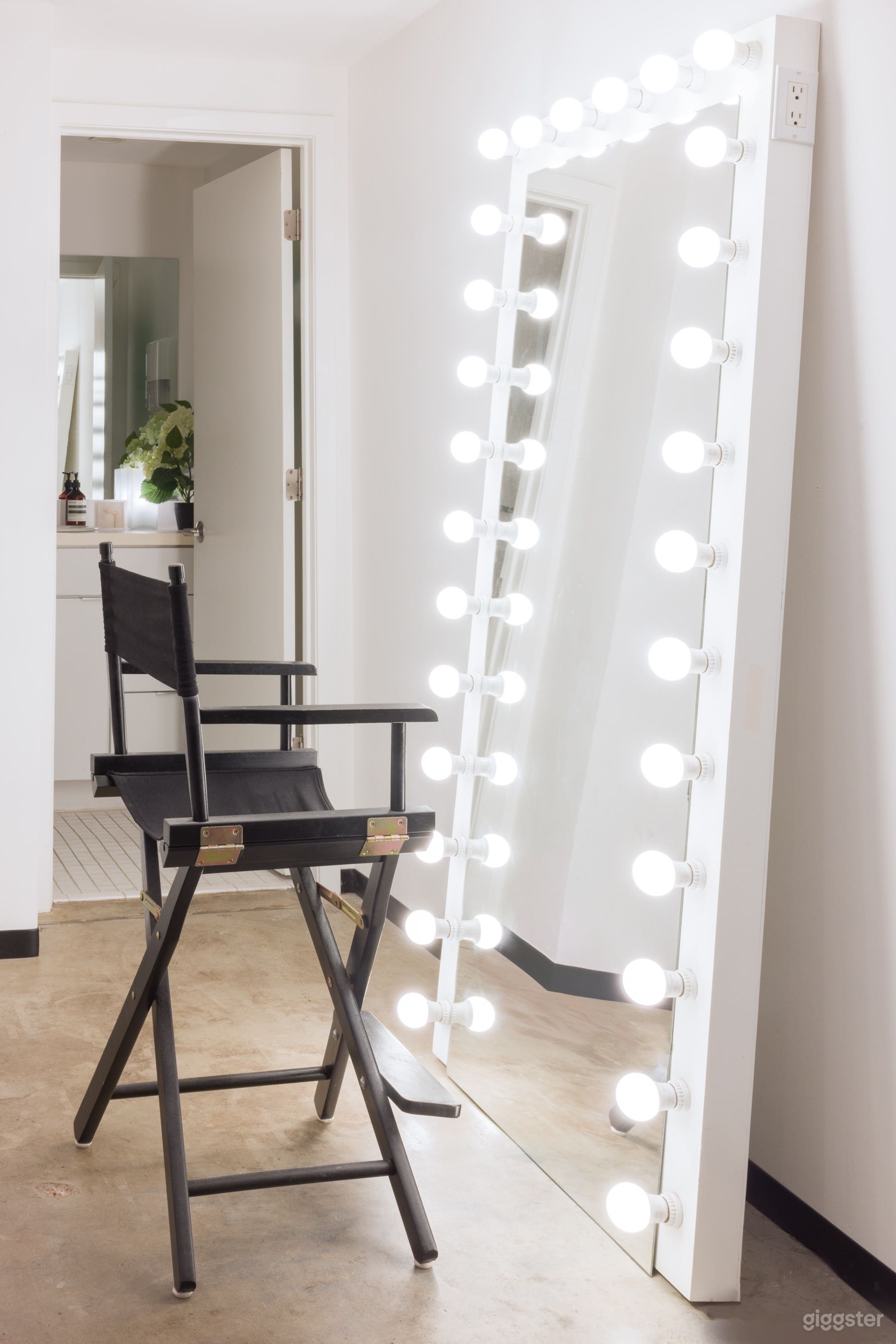 Natural Light White Brick Photo Studio | Dallas Loft Photo 3