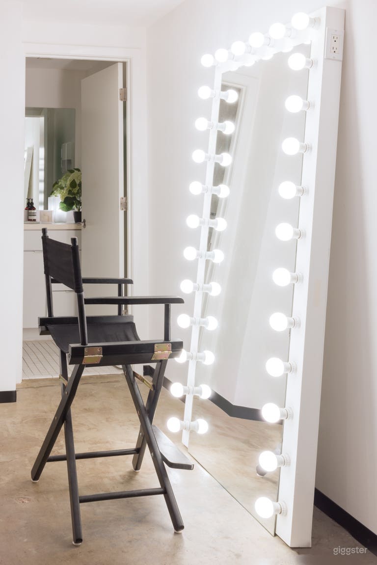  Natural Light White Brick Photo Studio | Dallas Loft 