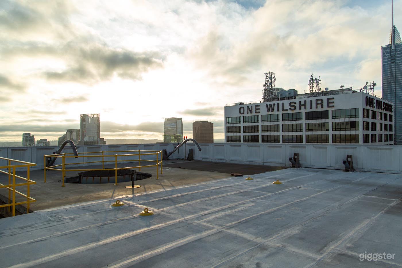 DTLA ROOFTOP HELIPAD Photo 4