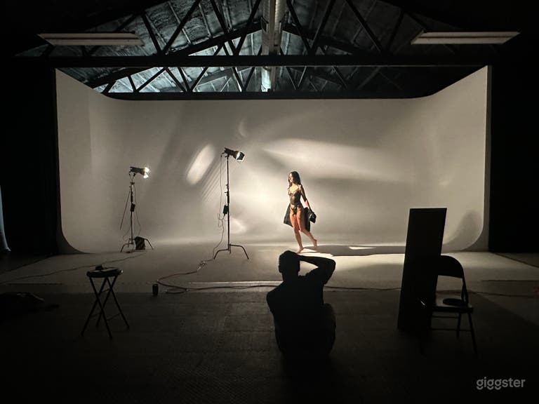  Madison's largest production space, 30-foot infinity wall 