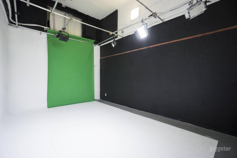  Los Angeles soundstage vinyl green screen 8x20 what will you create  