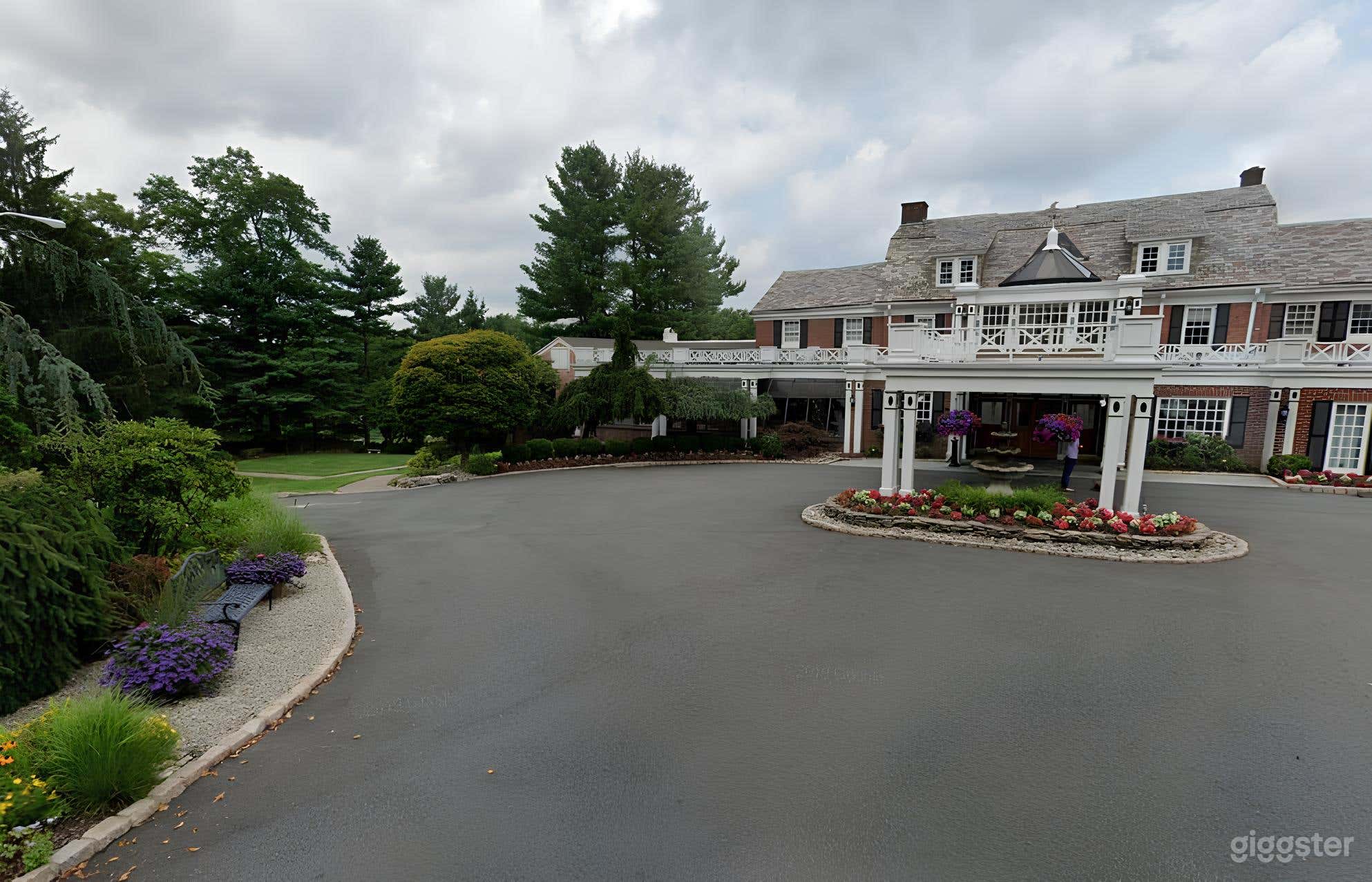 Large Parking Open Space Photo 2