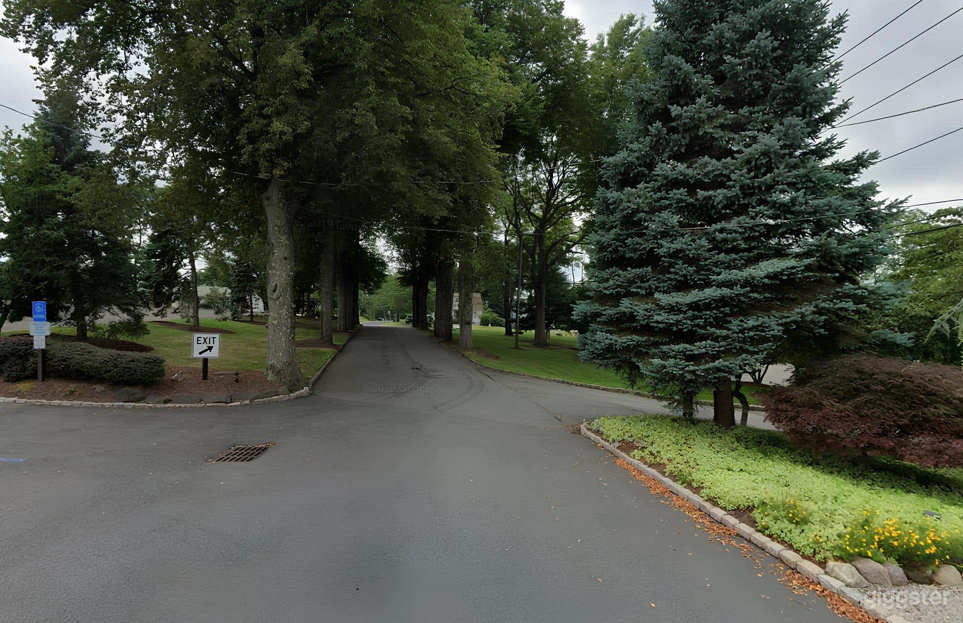 Large Parking Open Space Photo 4