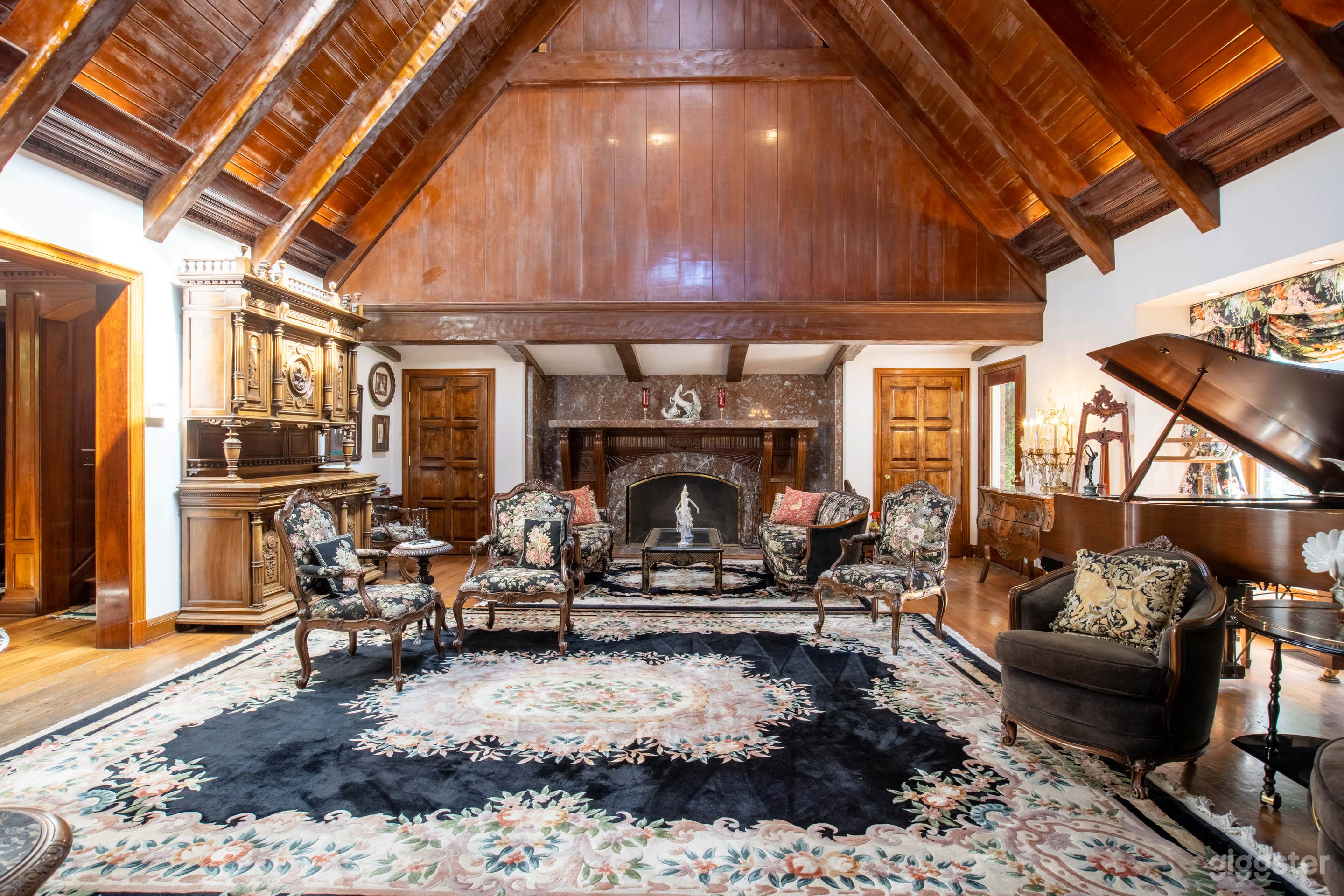 Liongate Manor Photo 3