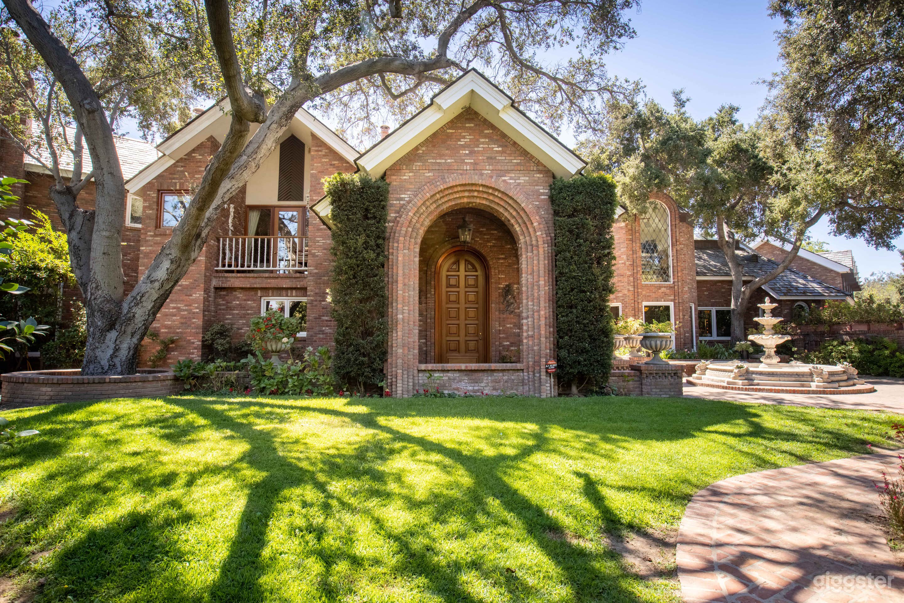 Liongate Manor Photo 2