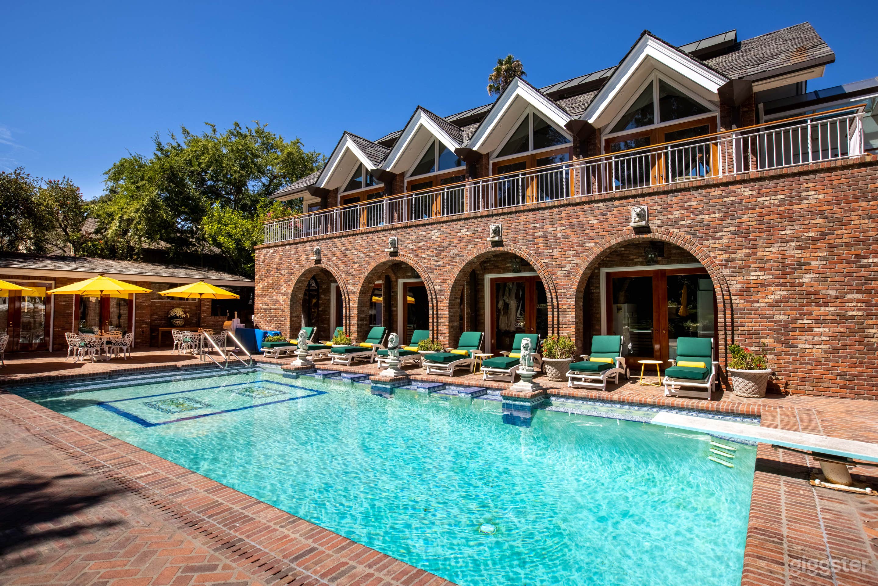 Liongate Manor Photo 1