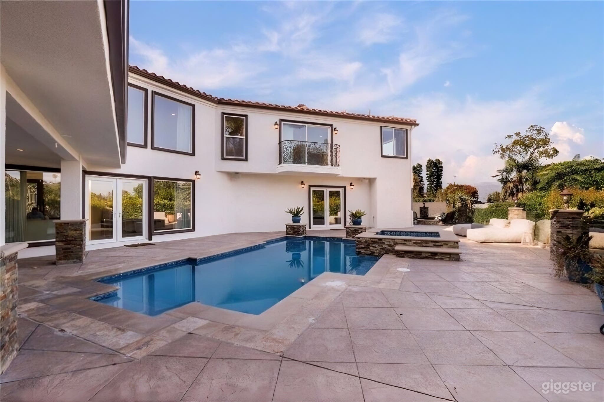 Modern Mansion with Grand Staircase, Pool and Valley Views Photo 4