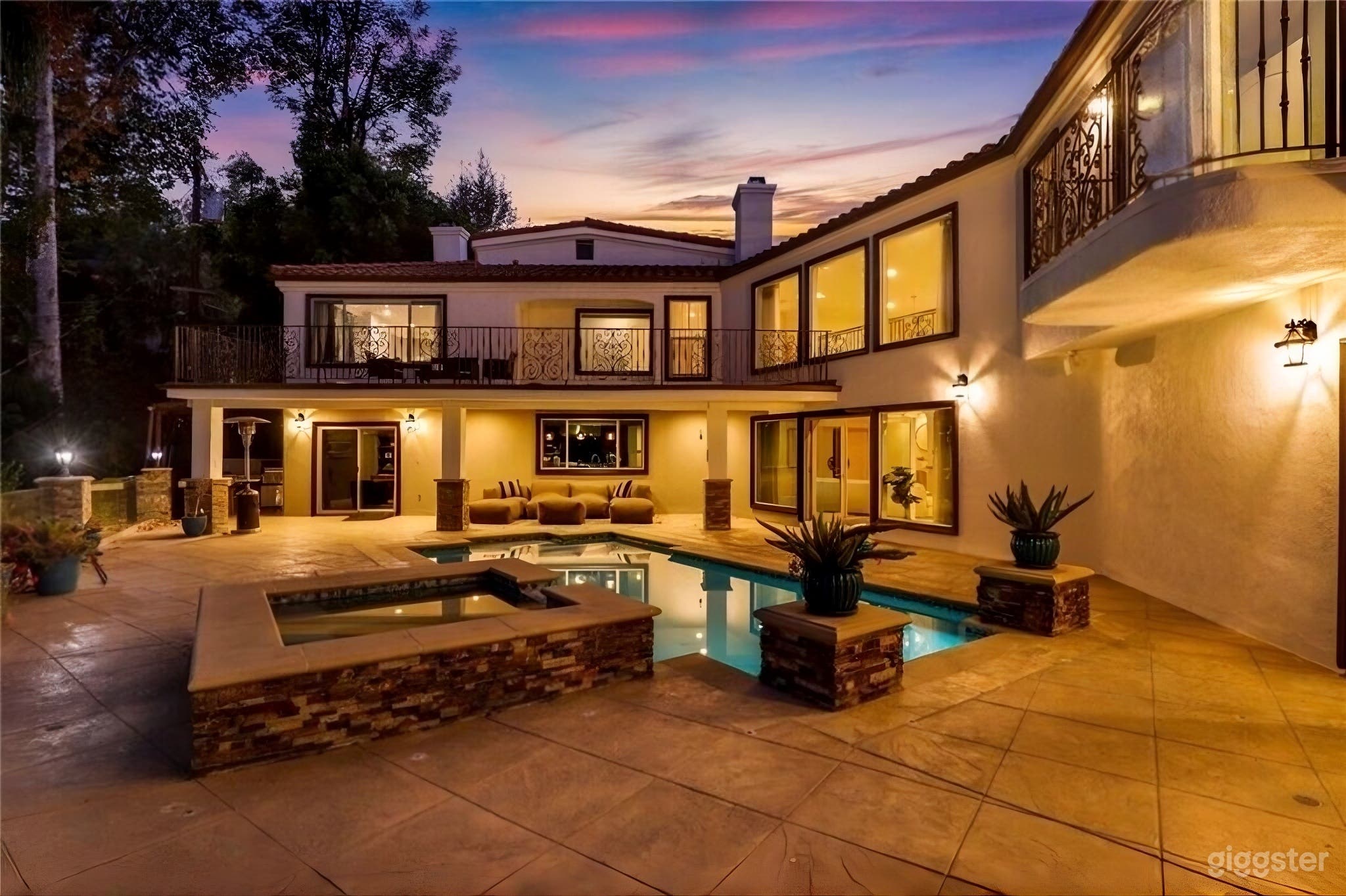 Modern Mansion with Grand Staircase, Pool and Valley Views Photo 2