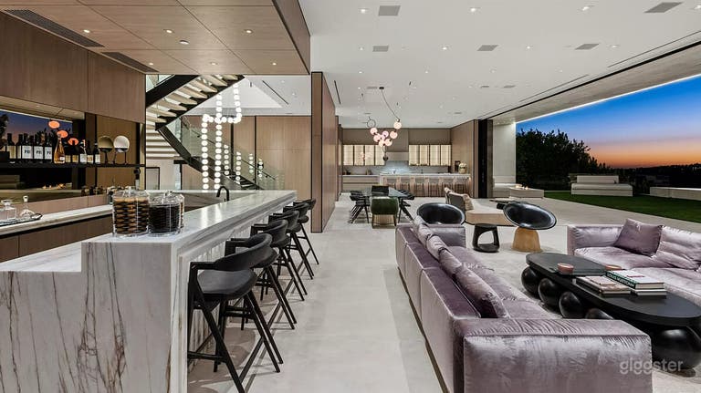  SUNSET MASTERPIECE: ULTRA-MODERN VIEW ESTATE 