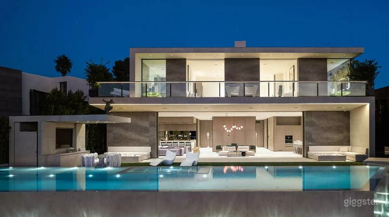  SUNSET MASTERPIECE: ULTRA-MODERN VIEW ESTATE 