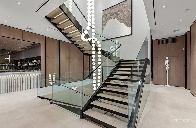  SUNSET MASTERPIECE: ULTRA-MODERN VIEW ESTATE 