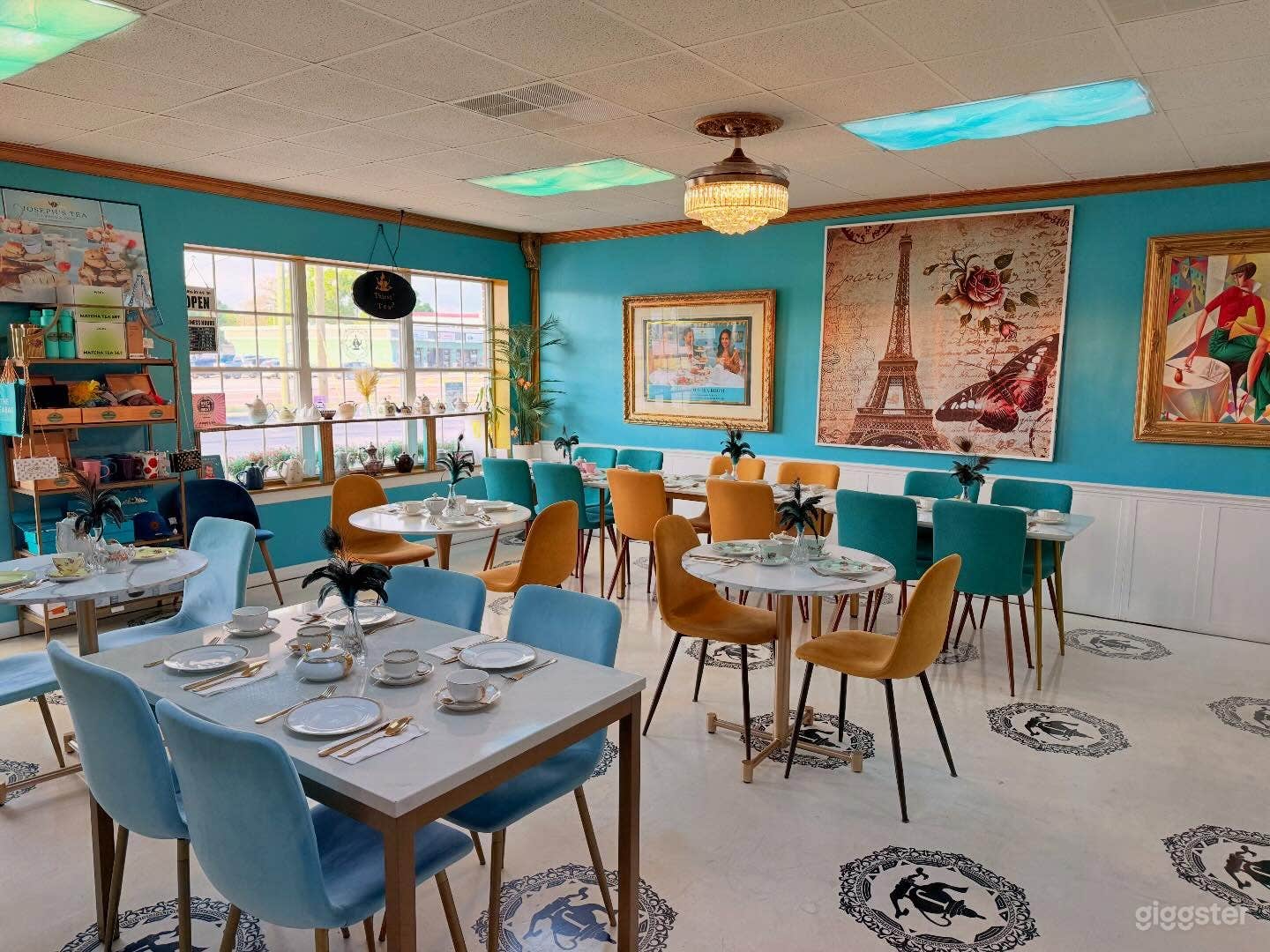 Paris Themed Tea Bar in Dunedin Photo 1