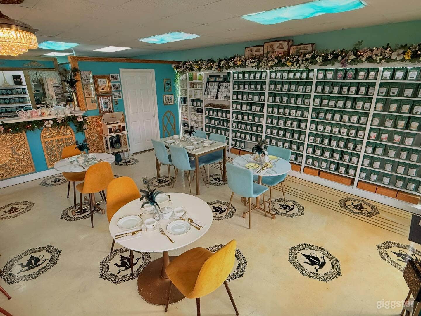 Paris Themed Tea Bar in Dunedin Photo 3