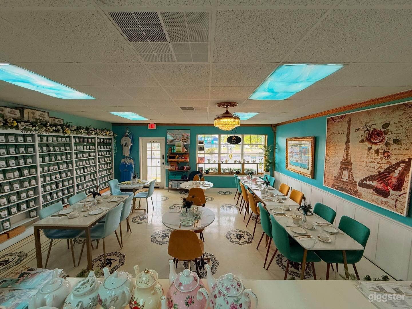 Paris Themed Tea Bar in Dunedin Photo 2