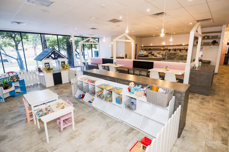  Espace Café Moderne – Parfait pour Fêtes et Événements Sociaux 