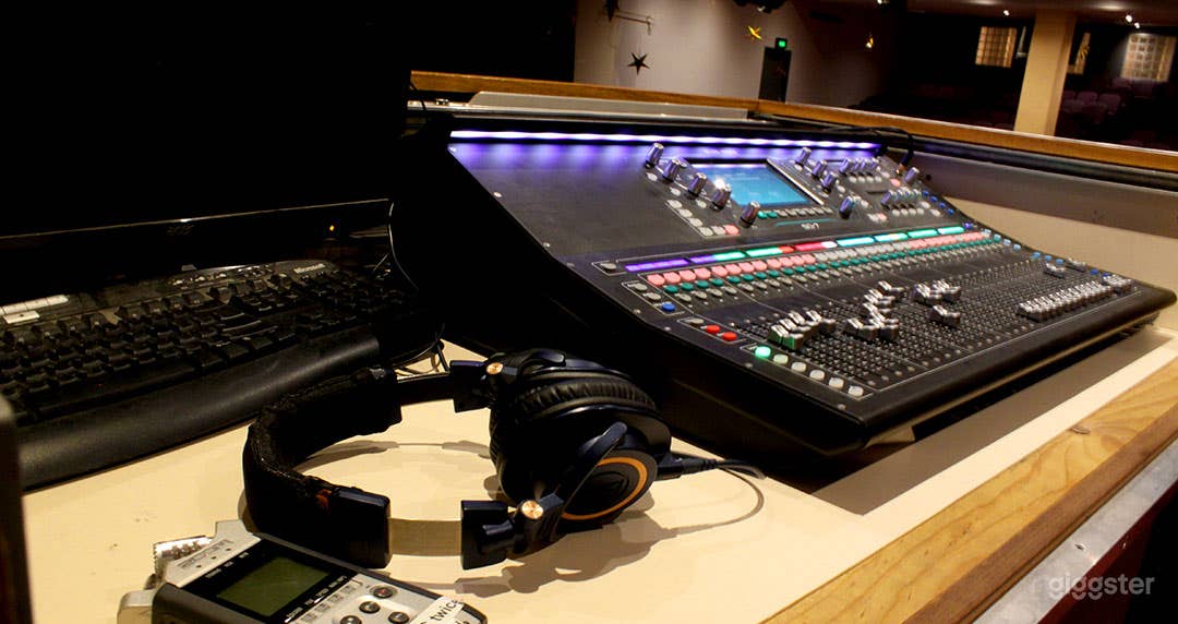 Huge Auditorium at the Heart of Melbourne  Photo 2