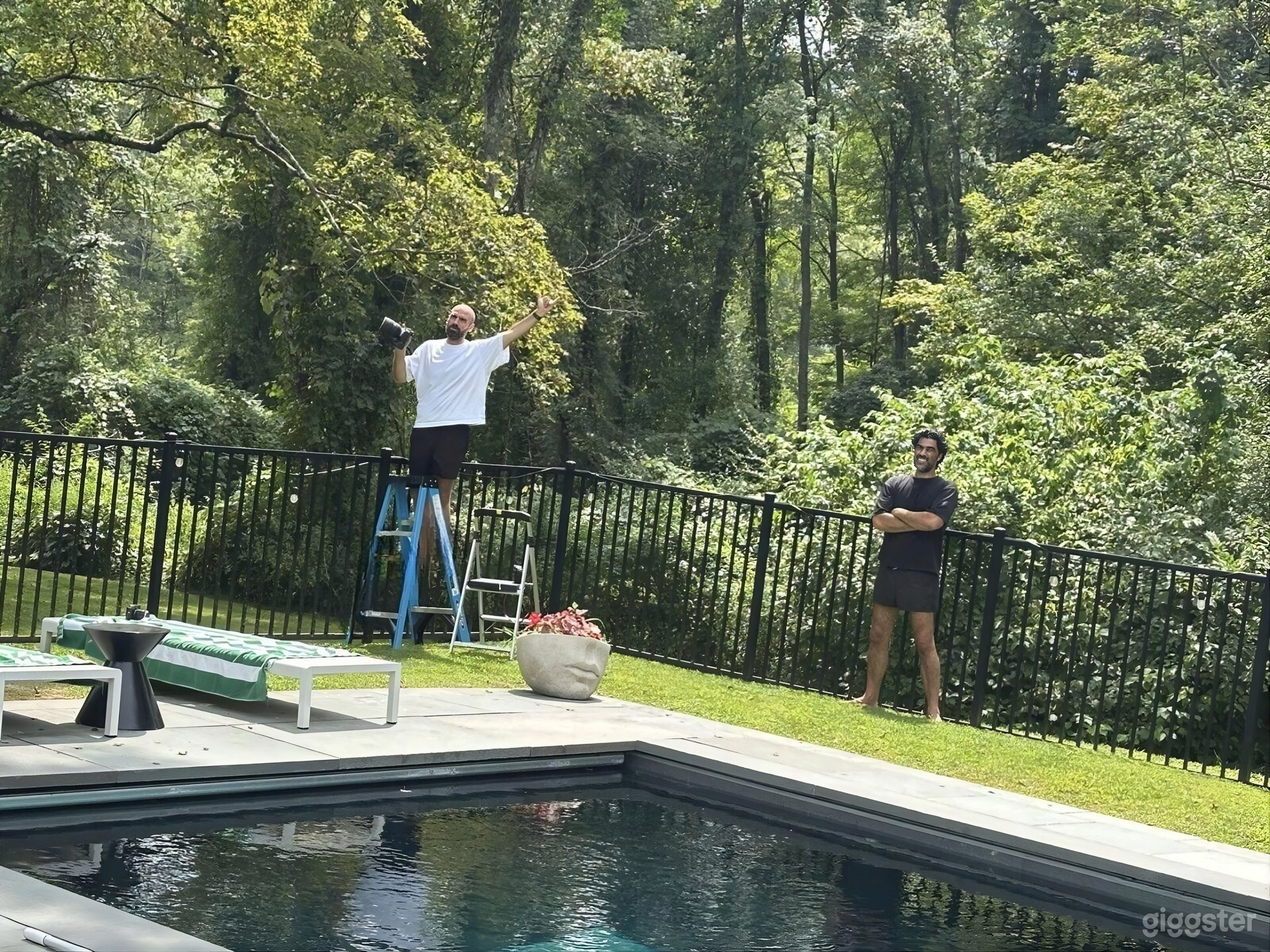 Luxury Pool Retreat in a Secluded Garden Setting Photo 2