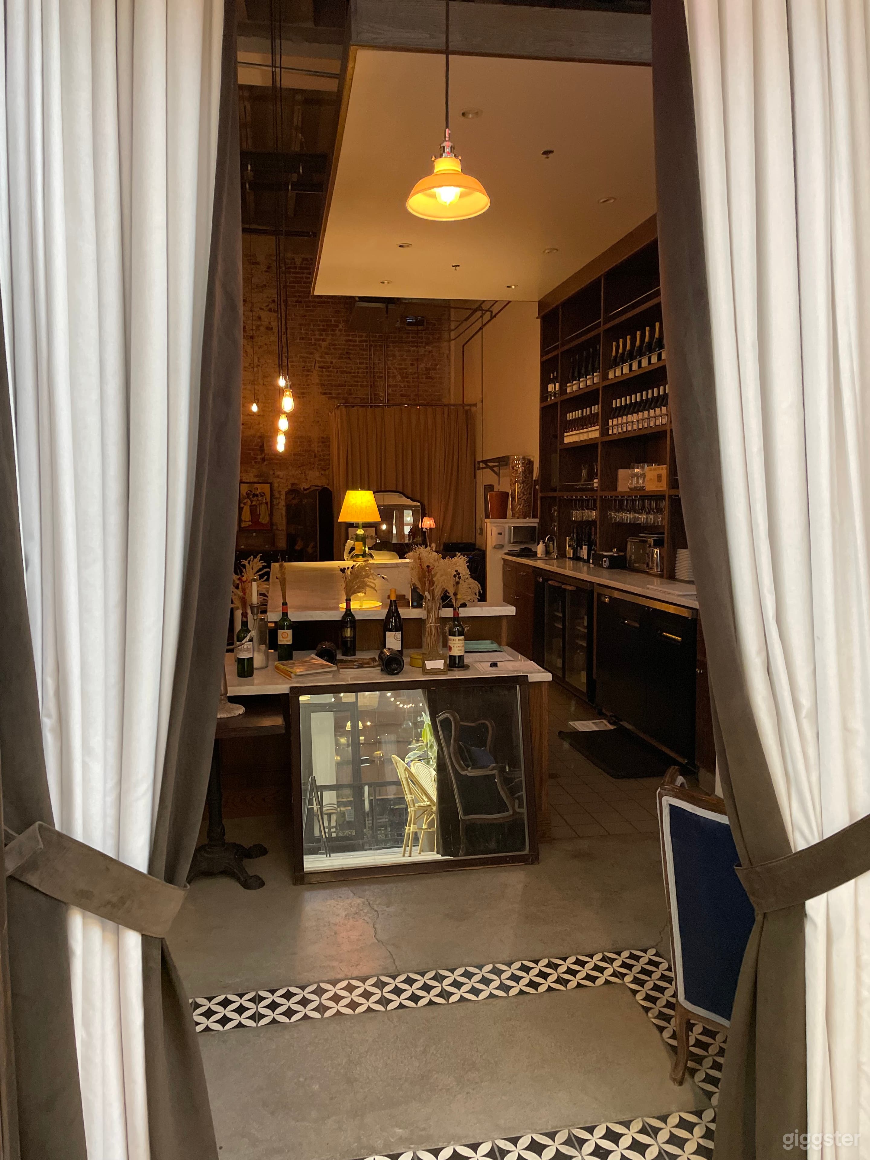 Sophisticated Wine Bar in Los Angeles Photo 2