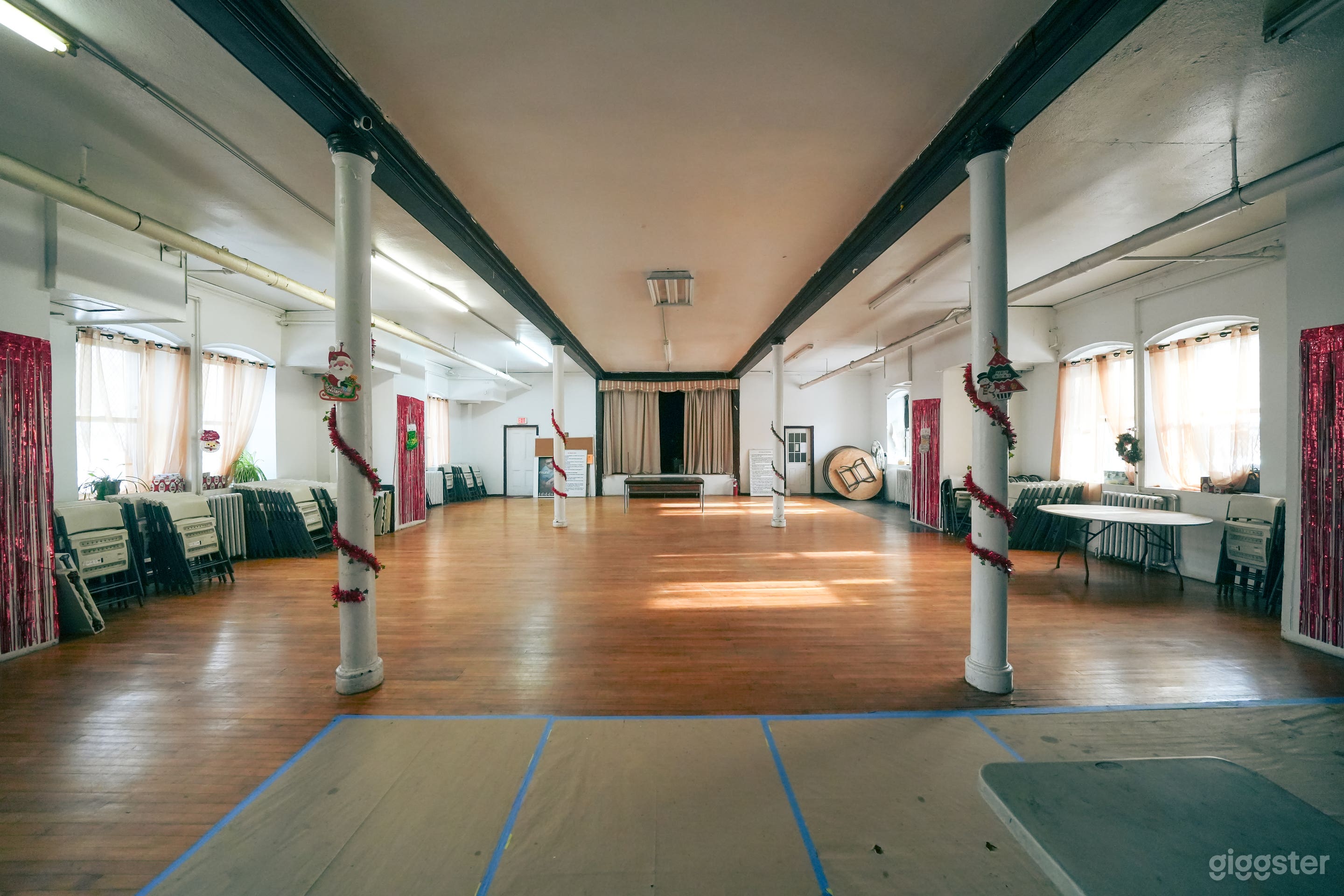 Grand Historic Hall with Stained Glass &amp; Woodwork Photo 2