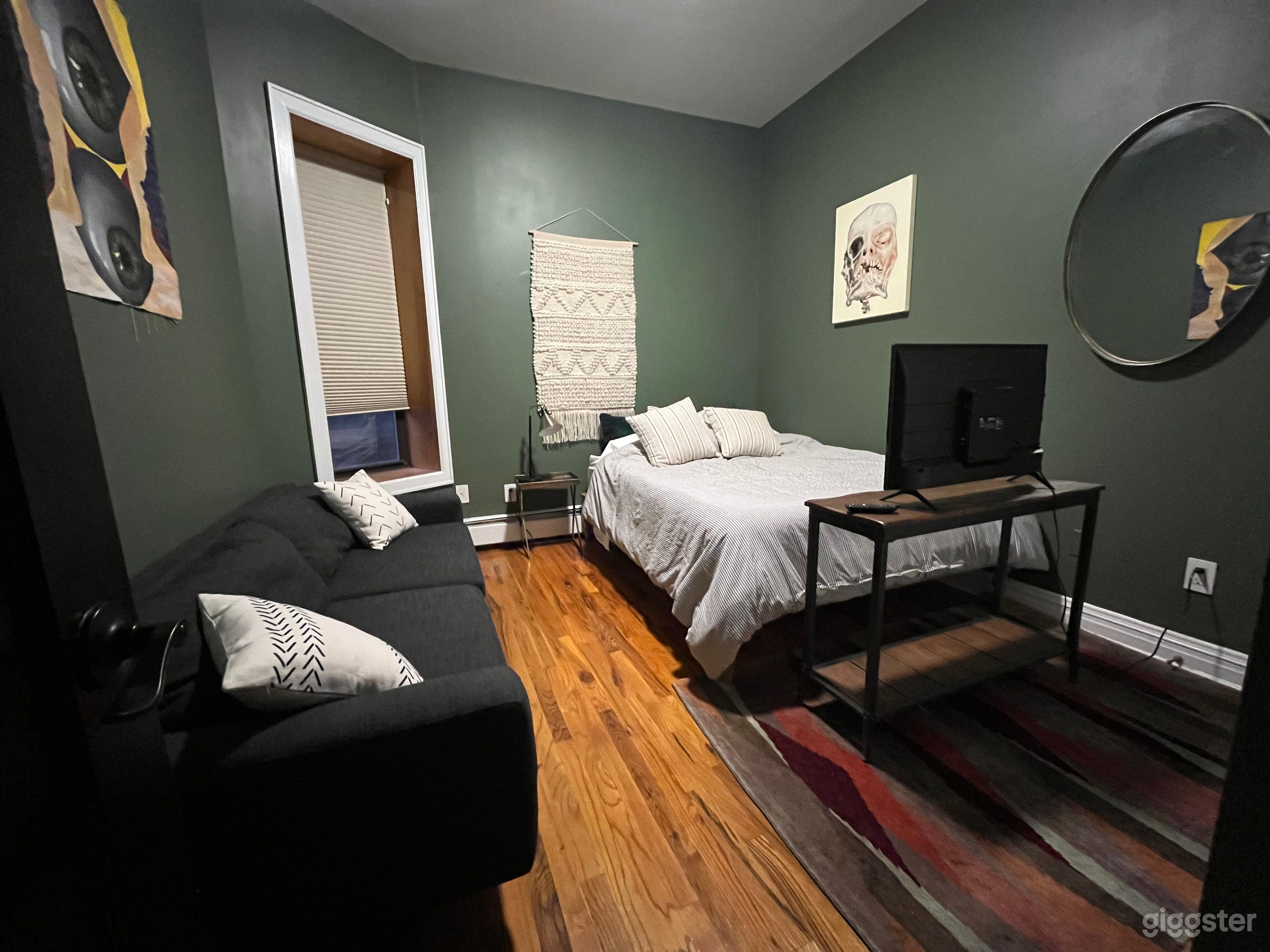 Central bedroom, queen bed