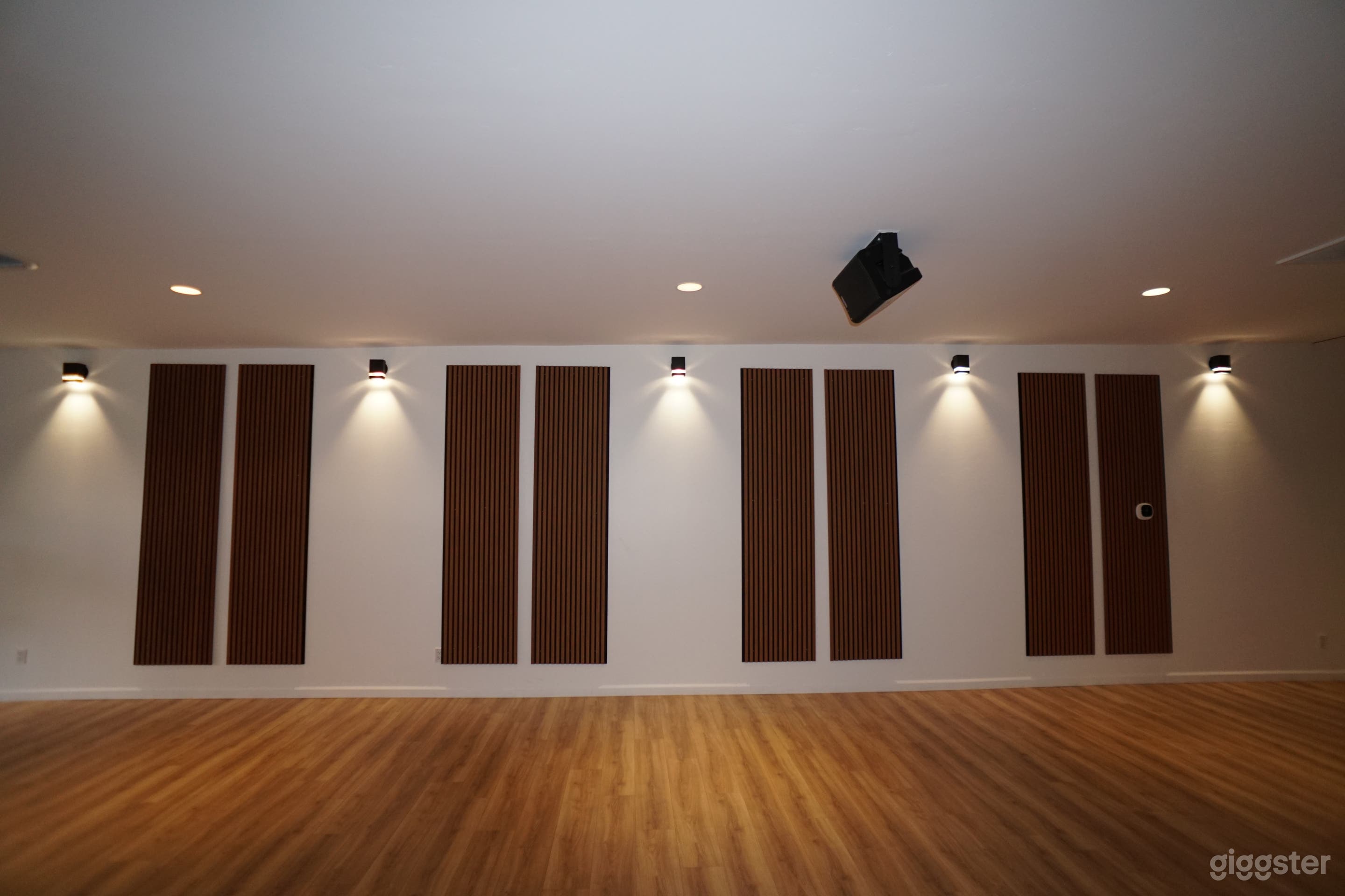 Modern &amp; Versatile Venue in Central San Diego Photo 4